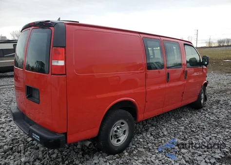2021 Chevrolet Express G2500 z USA, uszkodzony, nr VIN 1GCWGAFP5M1225756